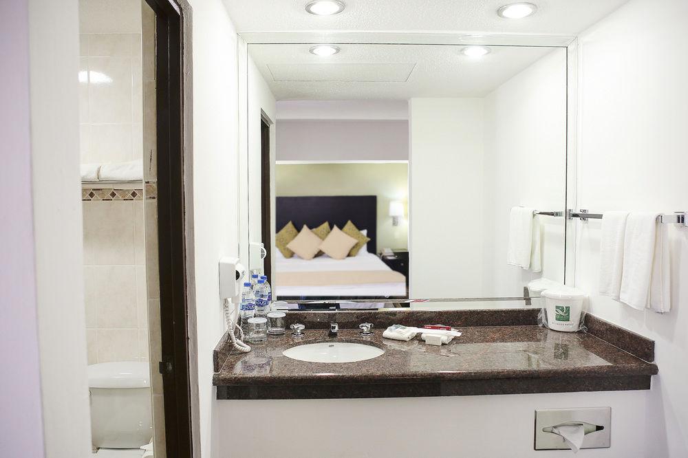 Quality Inn Нуево Ларедо Екстериор снимка