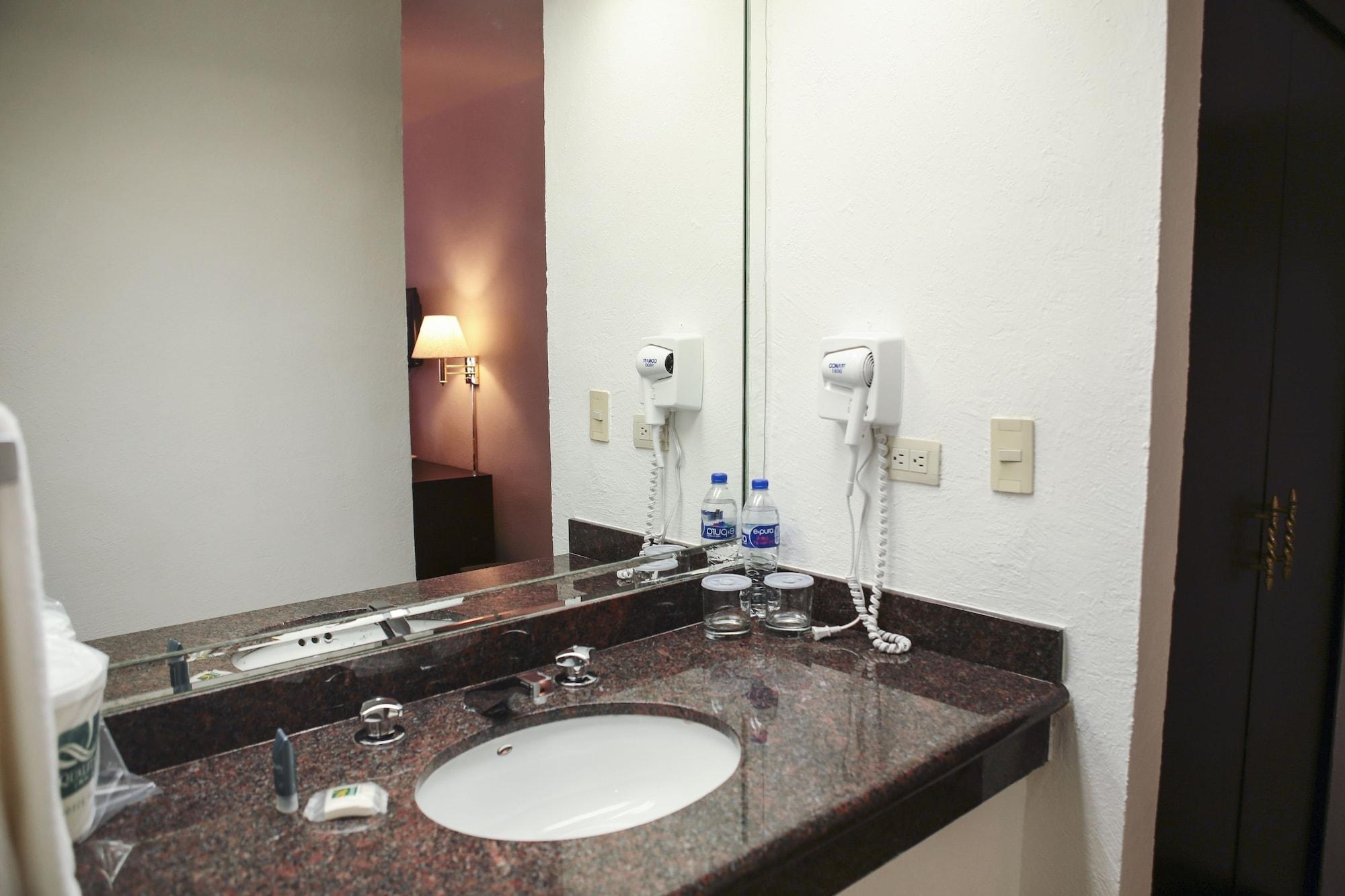 Quality Inn Нуево Ларедо Екстериор снимка