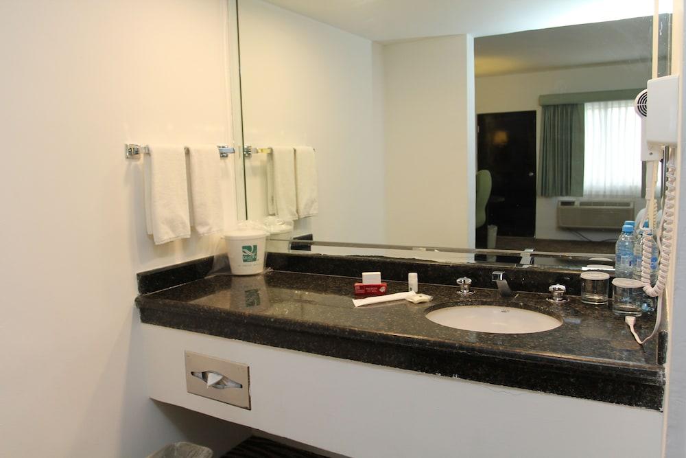 Quality Inn Нуево Ларедо Екстериор снимка