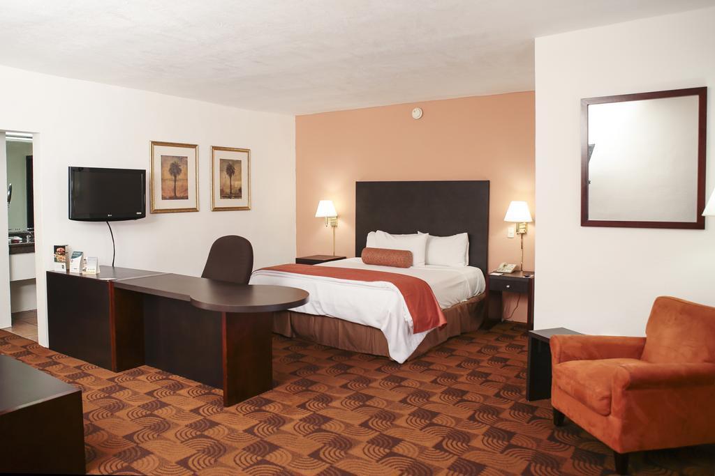 Quality Inn Нуево Ларедо Екстериор снимка