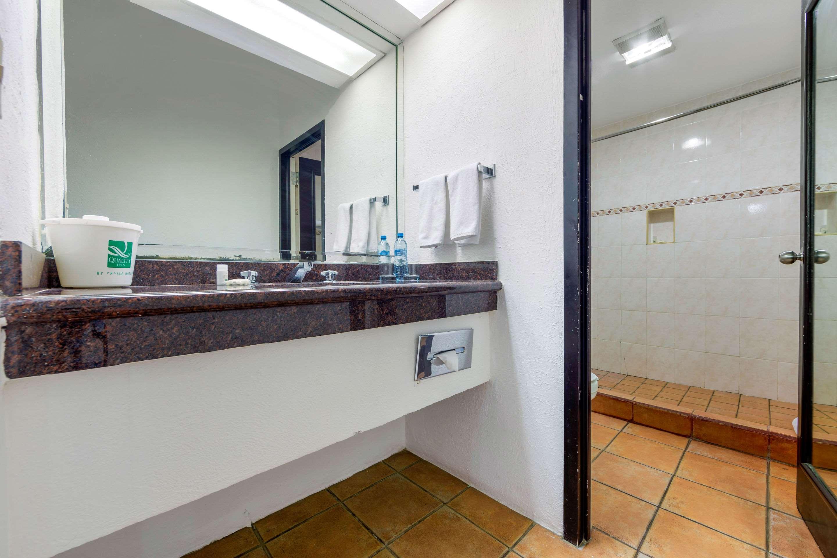Quality Inn Нуево Ларедо Екстериор снимка